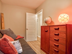 2nd-floor-4th-bed2-charming-updated-18-queen-guelph