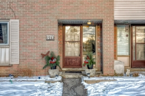 449 victoria rd n guelph 4 bdrm condo town front yard image